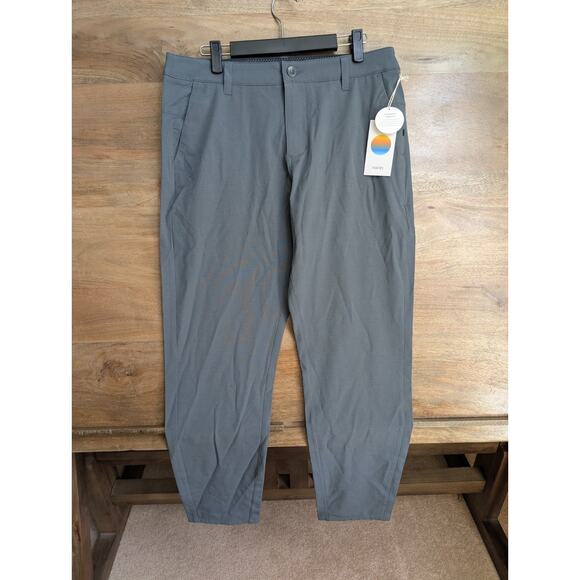 Vuori Aim Pants Mens 31 Smoked Gray Tailored Performance Tapered Stretch Comfort